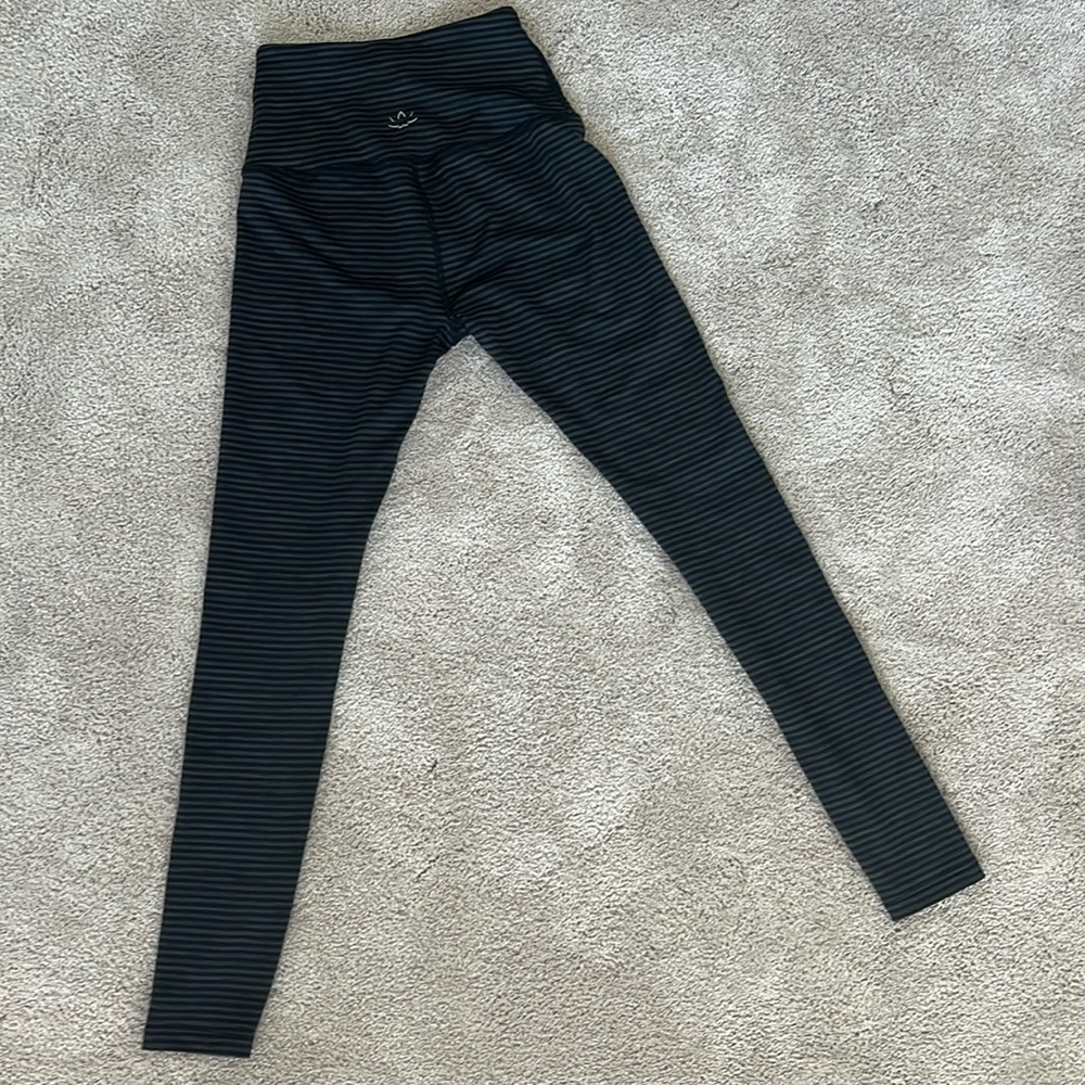 XS Beyond Yoga Striped Leggings